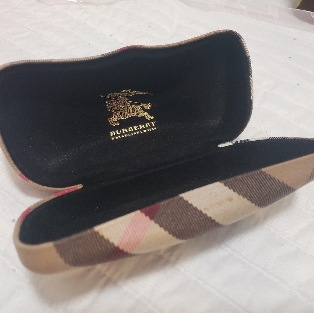Burberry Sunglasses case
